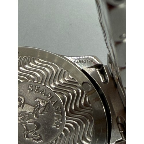 63 - Boxed Omega Seamaster 120M Mens watch in 18ct yellow gold and stainless steel. Comes with outer box.... 