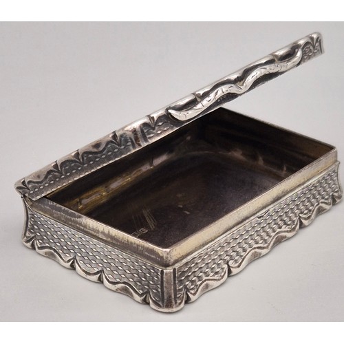 8 - Victorian Birmingham silver snuff box. Produced by Edward Smith. Dated 1851. Oblong form and scallop... 