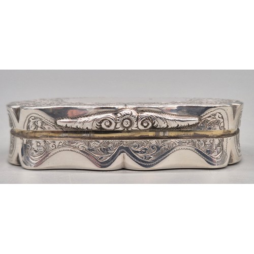 1 - Late Victorian Chester silver ornate snuff box. Engraved all over with a foliage design. Cartouche u... 