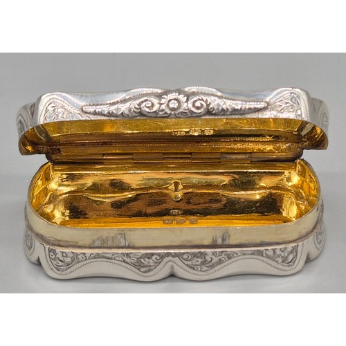1 - Late Victorian Chester silver ornate snuff box. Engraved all over with a foliage design. Cartouche u... 