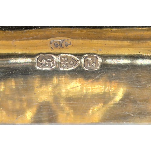 1 - Late Victorian Chester silver ornate snuff box. Engraved all over with a foliage design. Cartouche u... 