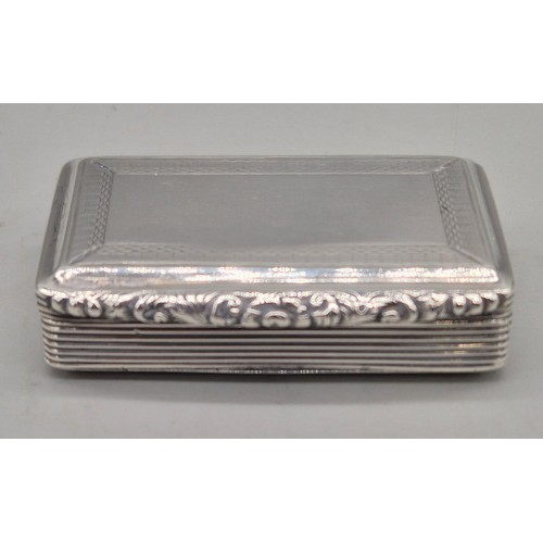 25 - George IV Birmingham silver snuff box. Produced by Francis Clark 1825. Bevelled rectangular form, wi... 