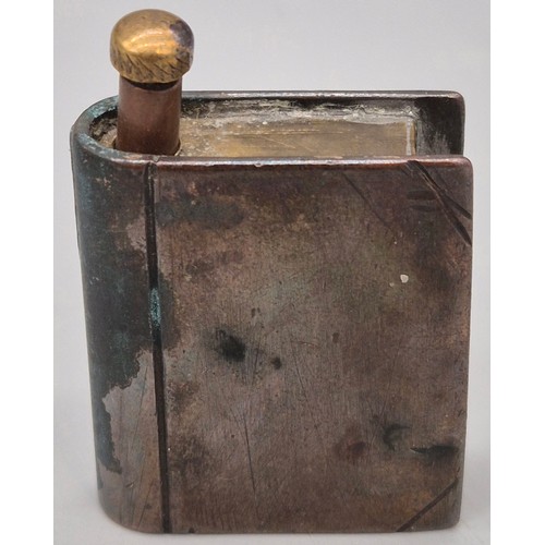 28 - A Collection of 5 various antique lighters; Silver 950 cased and engraved lighter. Cartouche engrave... 