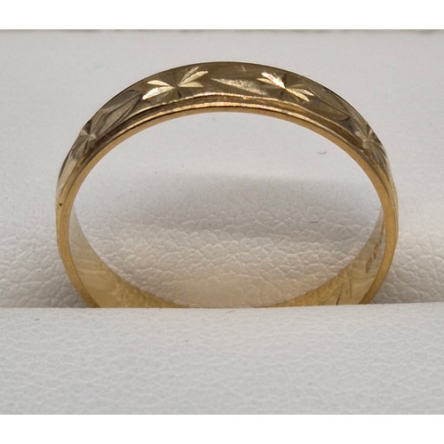 40 - 18ct yellow gold and engraved wedding band. 2.40grams. Ring size N.