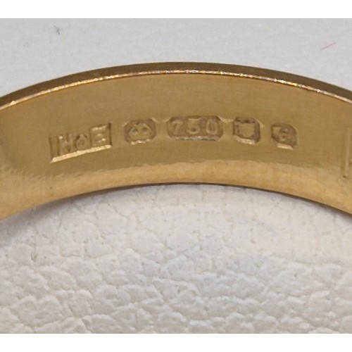 40 - 18ct yellow gold and engraved wedding band. 2.40grams. Ring size N.