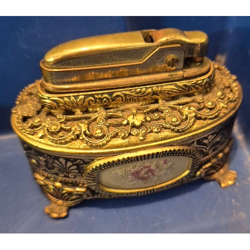 Tray of collectables; vintage ladies vanity box, table top lighters and ...