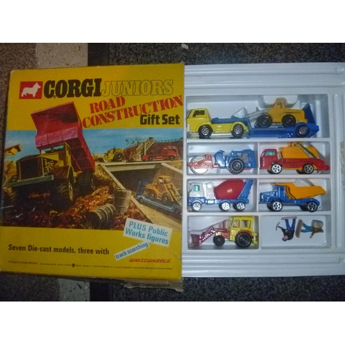 179 - corgi toys juniors road construction set