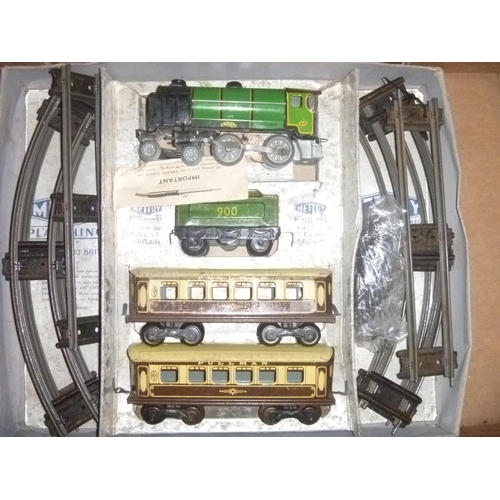 207 - Mettoy tinplate passenger train set 