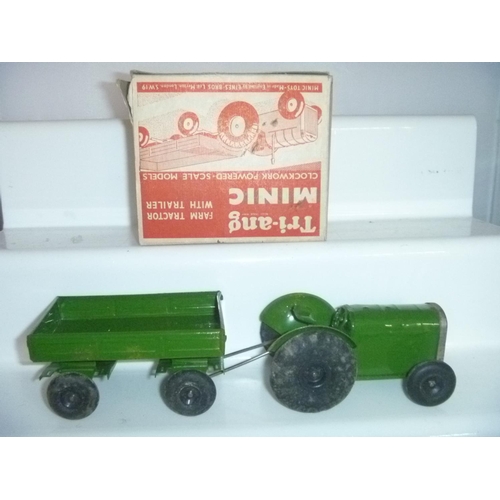 214 - tinplate triang minic tractor and trailer boxed and working but no key