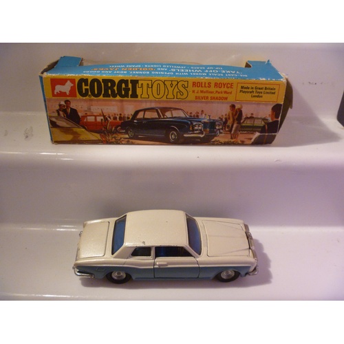 16 - corgi toys rolls royce silver shadow with golden jacks (box incomplete and model with some paint chi... 