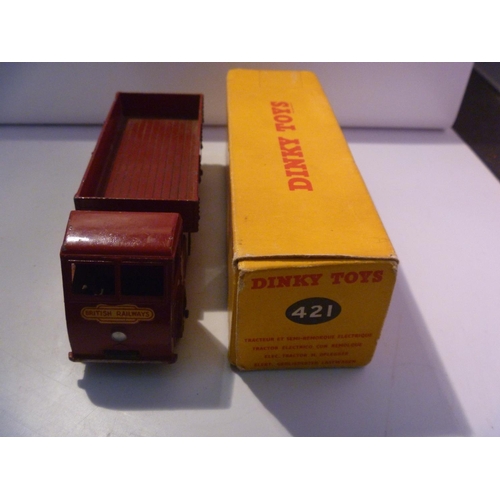 49 - DINKY TOYS BR BRITISH RAILWAYS 421 HINDLE SMART HELECS ARTICULATED LORRY (MODEL VG FLAT SPOTS TO 2 T... 