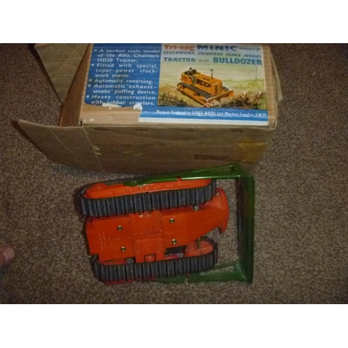 189 - triang minic allis chalmers bulldozer missing some parts but with good box