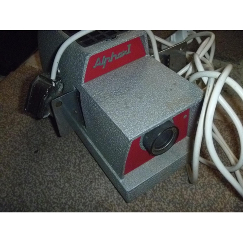 151 - gnome projector - untested