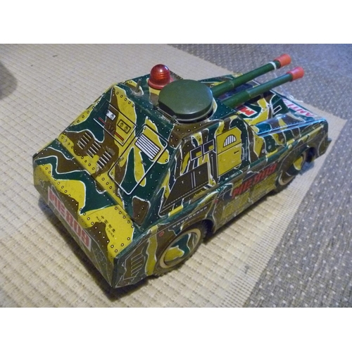 68 - LARGE ANTI AIRCRAFT TANK TINPLATE BATTERY OPERATED WORKING