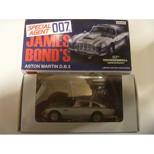 106 - CORGI TOYS THUNDERBALL JAMES BOND 007 ASTON MARTIN DB5