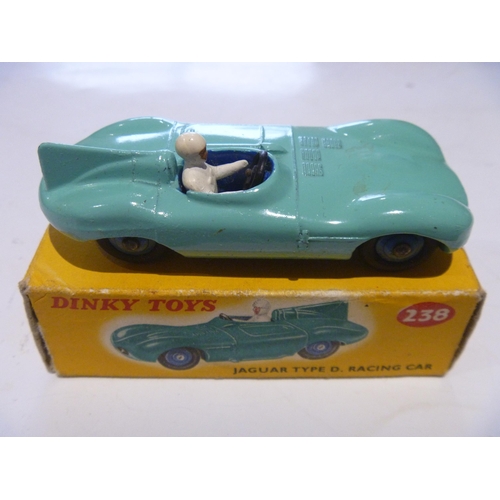 157 - ORIGINAL DINKY TOYS BOXED JAGUAR D TYPE (MODEL IS VERY GOOD BOX IS VERY GOOD)