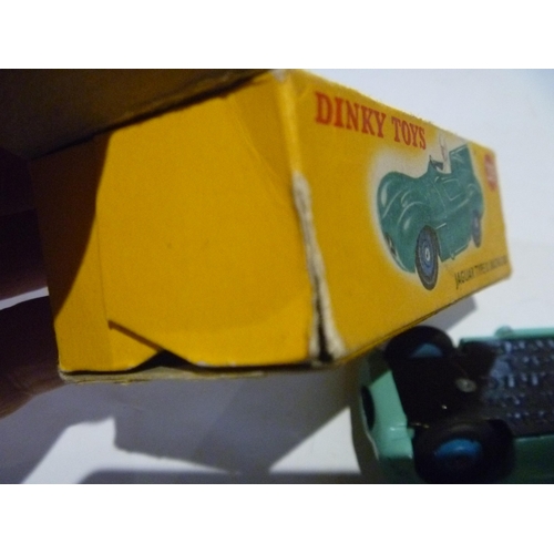 157 - ORIGINAL DINKY TOYS BOXED JAGUAR D TYPE (MODEL IS VERY GOOD BOX IS VERY GOOD)