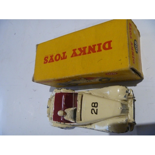 160 - ORIGINAL DINKY TOYS BOXED MG MIDGET COMPETITION MODEL CAR (MODEL IS GOOD, SOME NOTABLE CHIPS BOX IS ... 