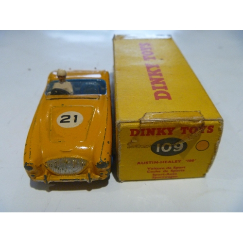 161 - ORIGINAL DINKY TOYS BOXED AUSTIN HEALEY 100 SPORTS COMPETITION MODEL CAR (MODEL IS GOOD BUT WITH SOM... 