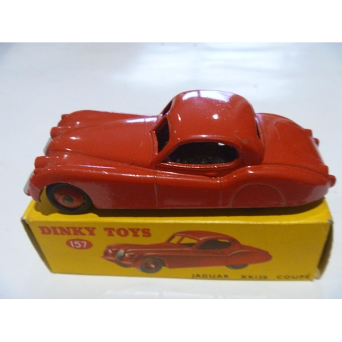 171 - ORIGINAL DINKY TOYS BOXED JAGUAR XK120 (MODEL IS EXCELLENT, BOX IS EXCELLENT)