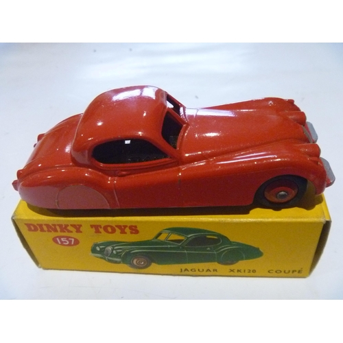 171 - ORIGINAL DINKY TOYS BOXED JAGUAR XK120 (MODEL IS EXCELLENT, BOX IS EXCELLENT)