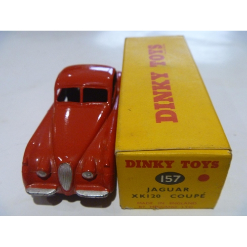 171 - ORIGINAL DINKY TOYS BOXED JAGUAR XK120 (MODEL IS EXCELLENT, BOX IS EXCELLENT)