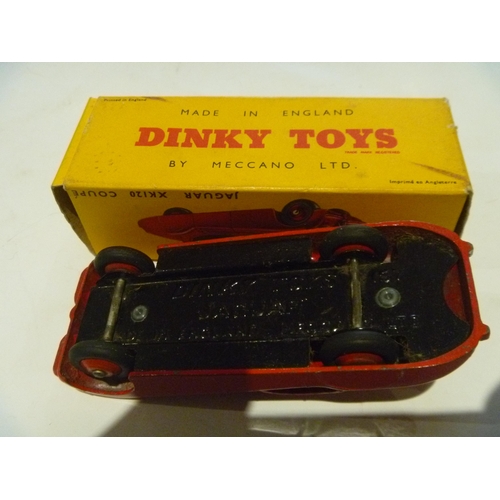 171 - ORIGINAL DINKY TOYS BOXED JAGUAR XK120 (MODEL IS EXCELLENT, BOX IS EXCELLENT)