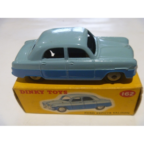 172 - ORIGINAL DINKY TOYS BOXED FORD ZEPHYR SALOON TWO-TONE (MODEL IS EXCELLENT, BOX IS EXCELLENT)