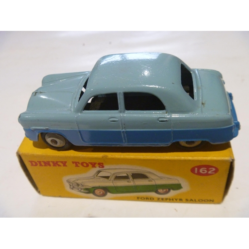 172 - ORIGINAL DINKY TOYS BOXED FORD ZEPHYR SALOON TWO-TONE (MODEL IS EXCELLENT, BOX IS EXCELLENT)