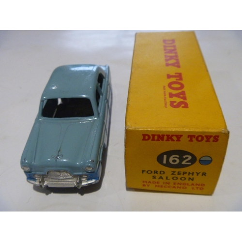 172 - ORIGINAL DINKY TOYS BOXED FORD ZEPHYR SALOON TWO-TONE (MODEL IS EXCELLENT, BOX IS EXCELLENT)