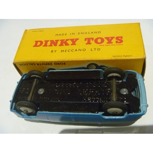 172 - ORIGINAL DINKY TOYS BOXED FORD ZEPHYR SALOON TWO-TONE (MODEL IS EXCELLENT, BOX IS EXCELLENT)