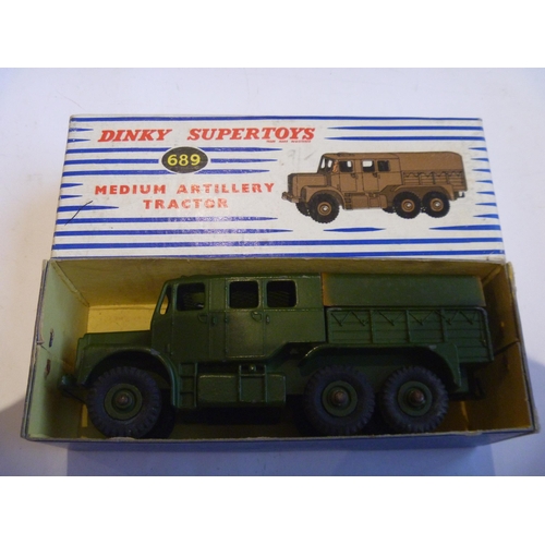 66 - ORIGINAL DINKY TOYS BOXED MEDIUM ARTILLERY TRACTOR (MODEL HAS DISCOLOURED TINPLATE TILT, BOX IS VERY... 