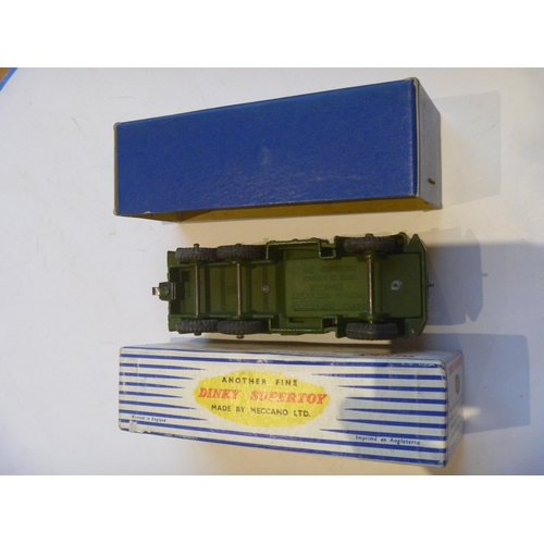 66 - ORIGINAL DINKY TOYS BOXED MEDIUM ARTILLERY TRACTOR (MODEL HAS DISCOLOURED TINPLATE TILT, BOX IS VERY... 