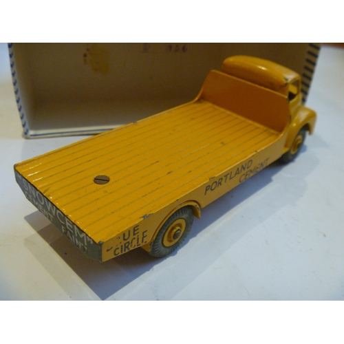 67 - ORIGINAL DINKY TOYS BOXED LEYLAND COMET WGAON FERROCRETE (MODEL IS VERY GOOD BOX IS VERY GOOD)