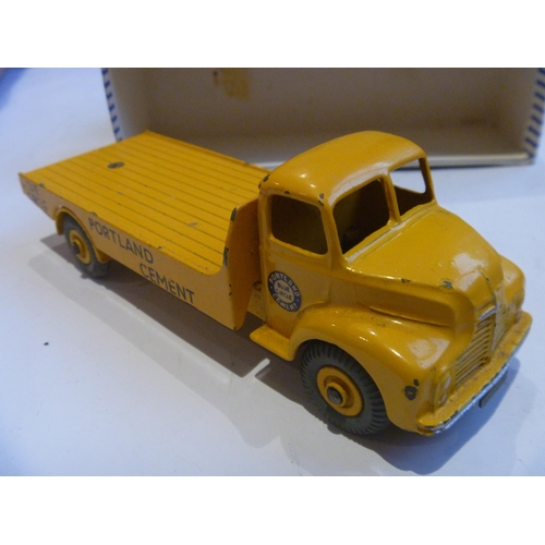 67 - ORIGINAL DINKY TOYS BOXED LEYLAND COMET WGAON FERROCRETE (MODEL IS VERY GOOD BOX IS VERY GOOD)