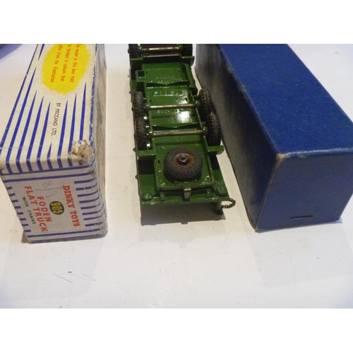 71 - ORIGINAL DINKY TOYS BOXED FODEN FLAT TRUCK WITH CHAINS (1 CHAIN POST IS BROKEN OTHERWISE MODEL IS VE... 