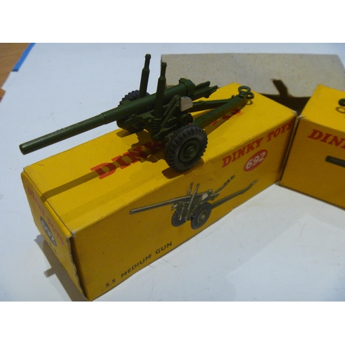 76 - ORIGINAL DINKY TOYS BOXED FHOWITZER AND 5.5mm MEDIUM GUN (MODELS VERY GOOD BOXES GOOD)