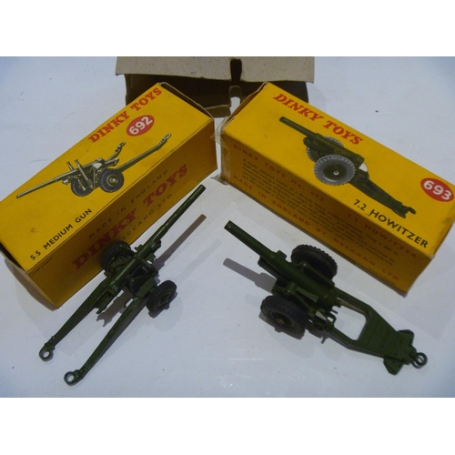 76 - ORIGINAL DINKY TOYS BOXED FHOWITZER AND 5.5mm MEDIUM GUN (MODELS VERY GOOD BOXES GOOD)