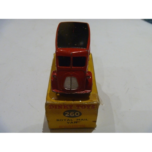 90 - ORIGINAL DINKY TOYS BOXED MORRIS J VAN ROYAL MAIL (MODEL IS VERY GOOD BOX IS FAIR)