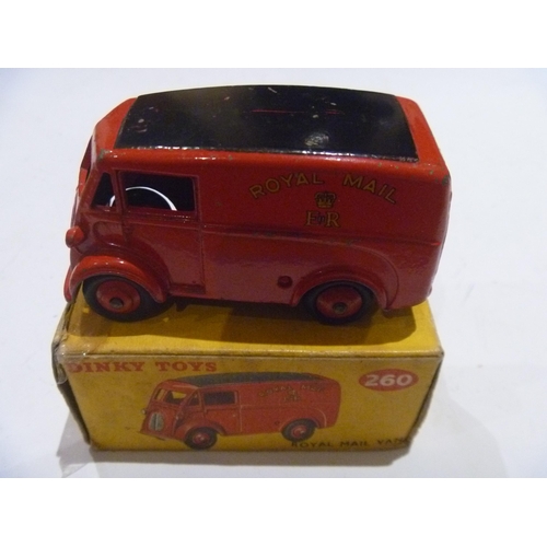 90 - ORIGINAL DINKY TOYS BOXED MORRIS J VAN ROYAL MAIL (MODEL IS VERY GOOD BOX IS FAIR)