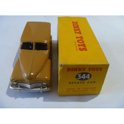 96 - ORIGINAL DINKY TOYS BOXED WOODY ESTATE CAR (MODEL IS VERY GOOD BOX IS VERY GOOD)