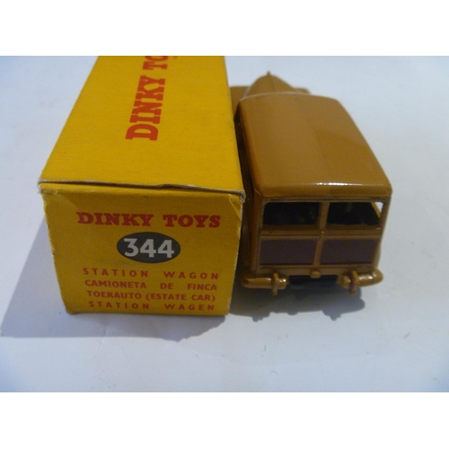 96 - ORIGINAL DINKY TOYS BOXED WOODY ESTATE CAR (MODEL IS VERY GOOD BOX IS VERY GOOD)