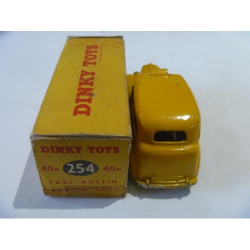 97 - ORIGINAL DINKY TOYS BOXED AUSTIN TAXI (MODEL IS VERY GOOD BOX IS FAIR)