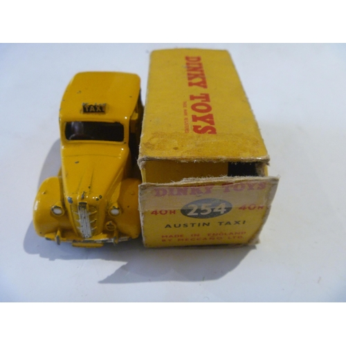 97 - ORIGINAL DINKY TOYS BOXED AUSTIN TAXI (MODEL IS VERY GOOD BOX IS FAIR)