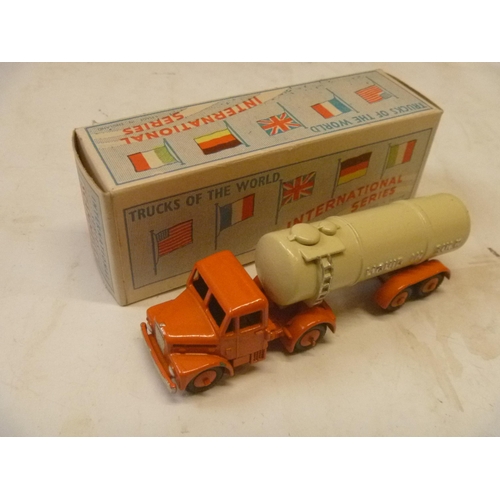 27 - MORESTONE INTERNATIONAL TRUCKS OF THE WORLD TANKER - DIECAST AND BOX EXCELLENT