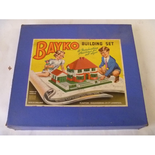 BAYKO BUILDING SET (LOTS 42 - 81 ARE SINGLE OWNER TOYS FROM NEW - FIRST TIME TO MARKET, FOR THE MOST PART EXHIBITING ONLY LIGHT USE AND SUBSEQUENTLY STORED FOR MANY YEARS)