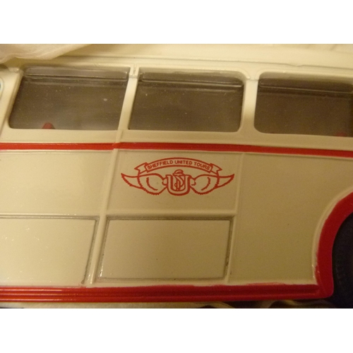 68 - 2x CORGI CLASSICS AEC REGAL COACH BUS