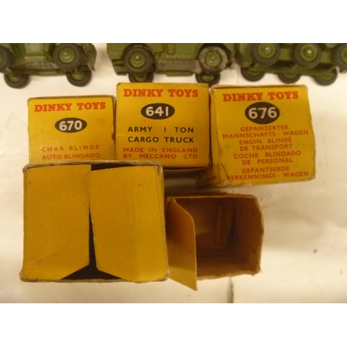 126 - DINKY TOYS VINTAGE BOXED MILITARY VEHICLES GROUP OF 5. DIECAST GENERALLY VGC OR BETTER, BOXES WORN A... 