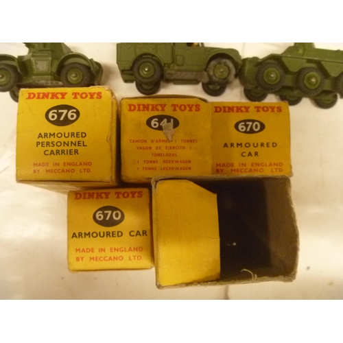 126 - DINKY TOYS VINTAGE BOXED MILITARY VEHICLES GROUP OF 5. DIECAST GENERALLY VGC OR BETTER, BOXES WORN A... 