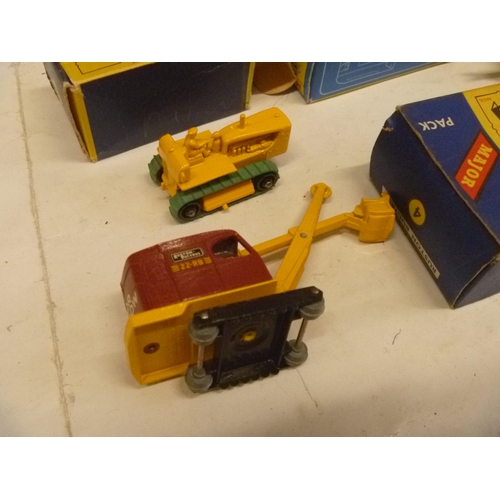 152 - LESNEY MATCHBOX BOXED GROUP RUSTON BUCYRUS (LACKS TRACKS) CATERPILLAR BULLDOZER AND HORSE BOX WITH H... 